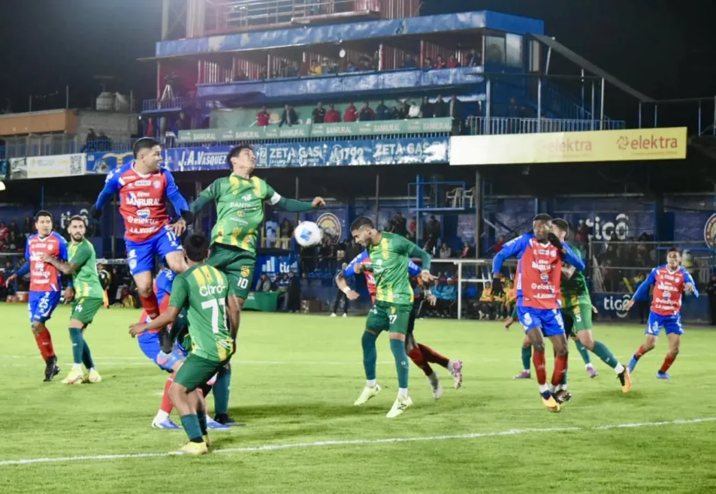 Guastatoya deja escapar una victoria de oro ante Xelajú en el cierre del partido