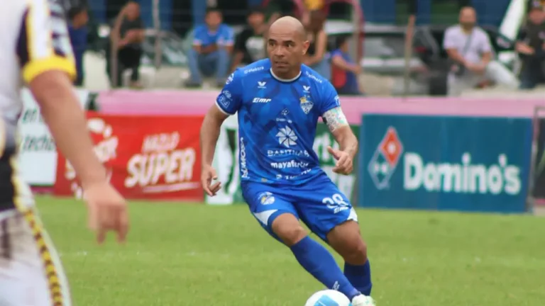 Cobán Imperial sigue sin ganar en casa tras empatar con Aurora FC