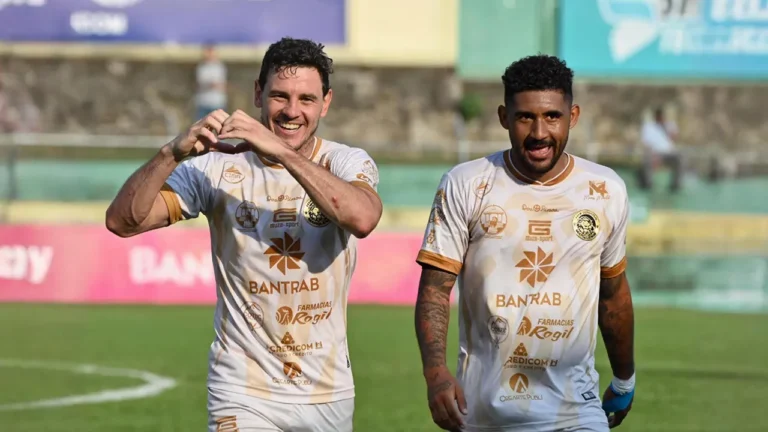 CRÓNICA | Marquense golpea en el momento justo y se acerca a la salvación ante Aurora