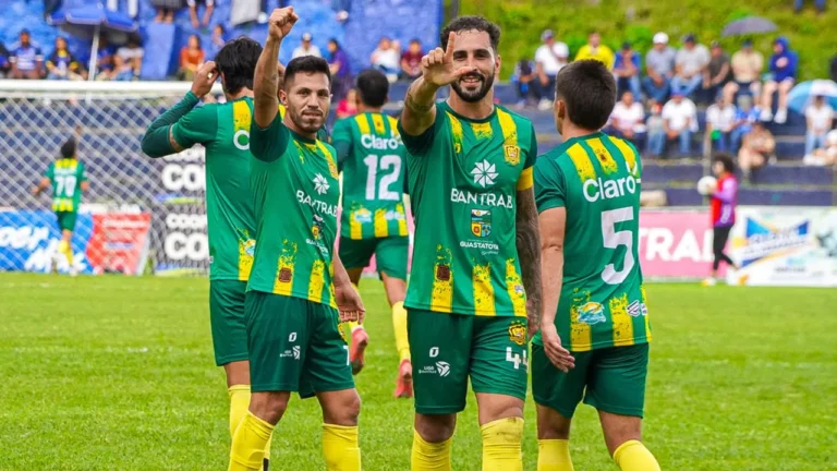 Santiago Gómez aparece en el momento clave y rescata un punto vital para Guastatoya