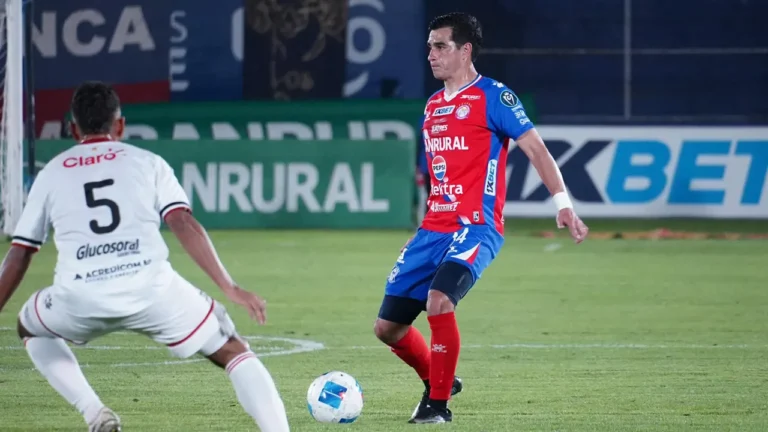 CRÓNICA | Xelajú gana con lo justo y recupera el liderato del Clausura 2026
