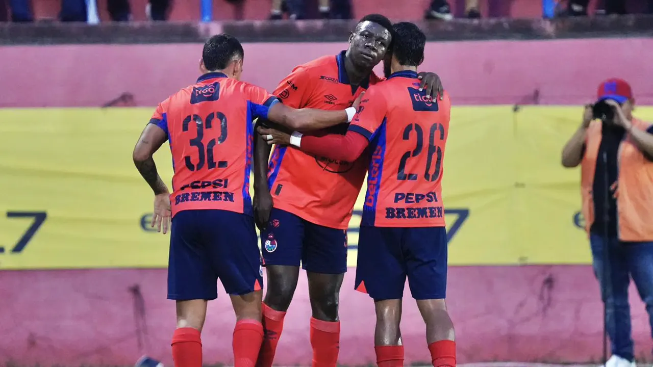 CRÓNICA | Municipal impone su jerarquía, elimina a Guastatoya y avanza con autoridad a semifinales