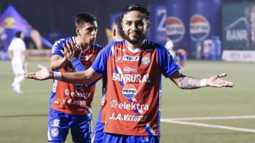 Raúl Calderón mantiene viva la ilusión de Xelajú: “Sabemos que somos capaces”