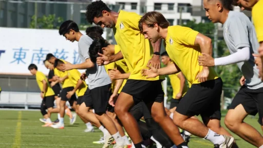 Andy Ruiz ya entrena con Kaohsiung Attackers FC tras fichar por el fútbol de Taiwán