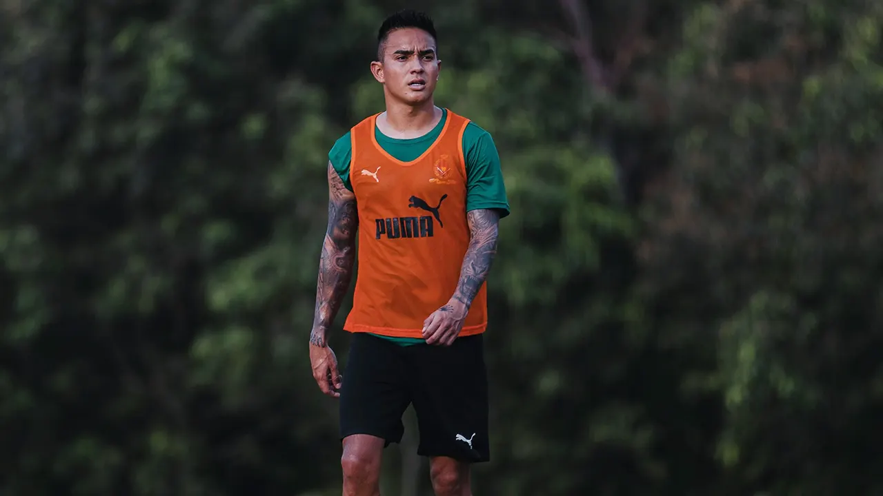 Óscar Santis inicia la pretemporada con el Brunei DPMM FC antes de su debut en Malasia