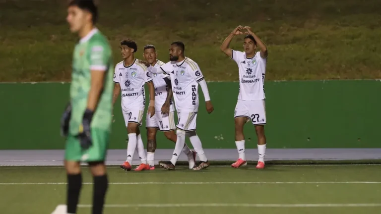 Comunicaciones vence s San Pedro